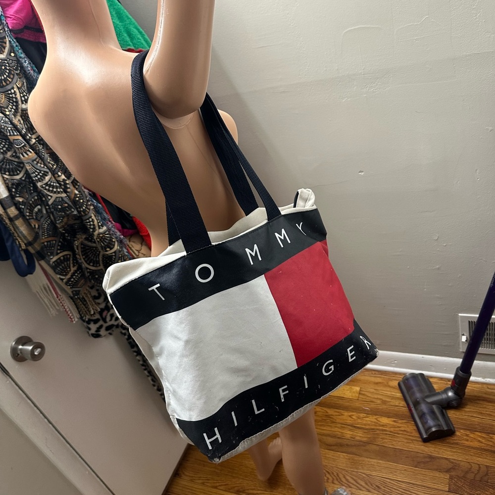 Tommy Hilfiger Colorblock Tote Bag with zipper